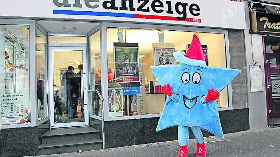Der Andrang auf vergünstigte Tickets für die Holiday on Ice-Jubiläumsshow in unserer Geschäftsstelle „die Anzeige“ war groß. Auch das Holiday on Ice-Sternchen brachte Stimmung.
