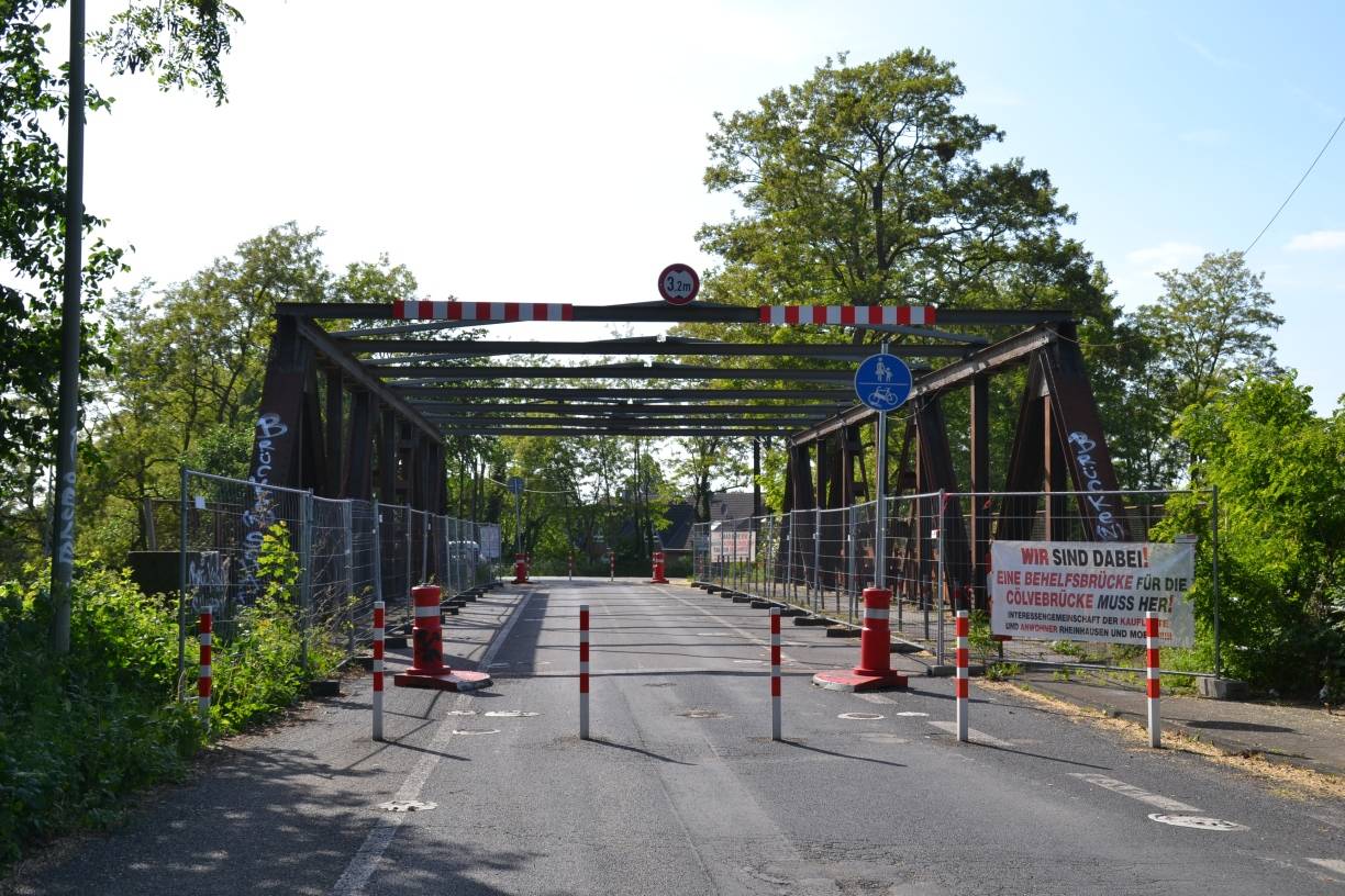  Eine schnelle Lösung ist nicht in Sicht. Selbst wenn man eine provisorische Behelfsbrücke in die marode und gesperrte Brücke an der Cölve einschiebt, werden Planung, Genehmigung, Ausschreibung und der Bau wahrscheinlich noch zwei Jahre dauern. 