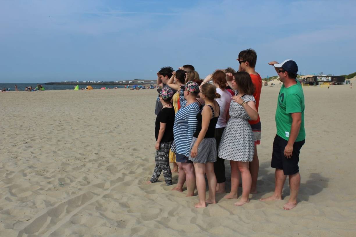  Blick ins Weite: Zum Abschluss ihres Sozialen Jahres trafen sich die Visionauten am Nordseestrand. Jetzt treten sie ins Leben und müssen ihren eigenen Weg finden. 