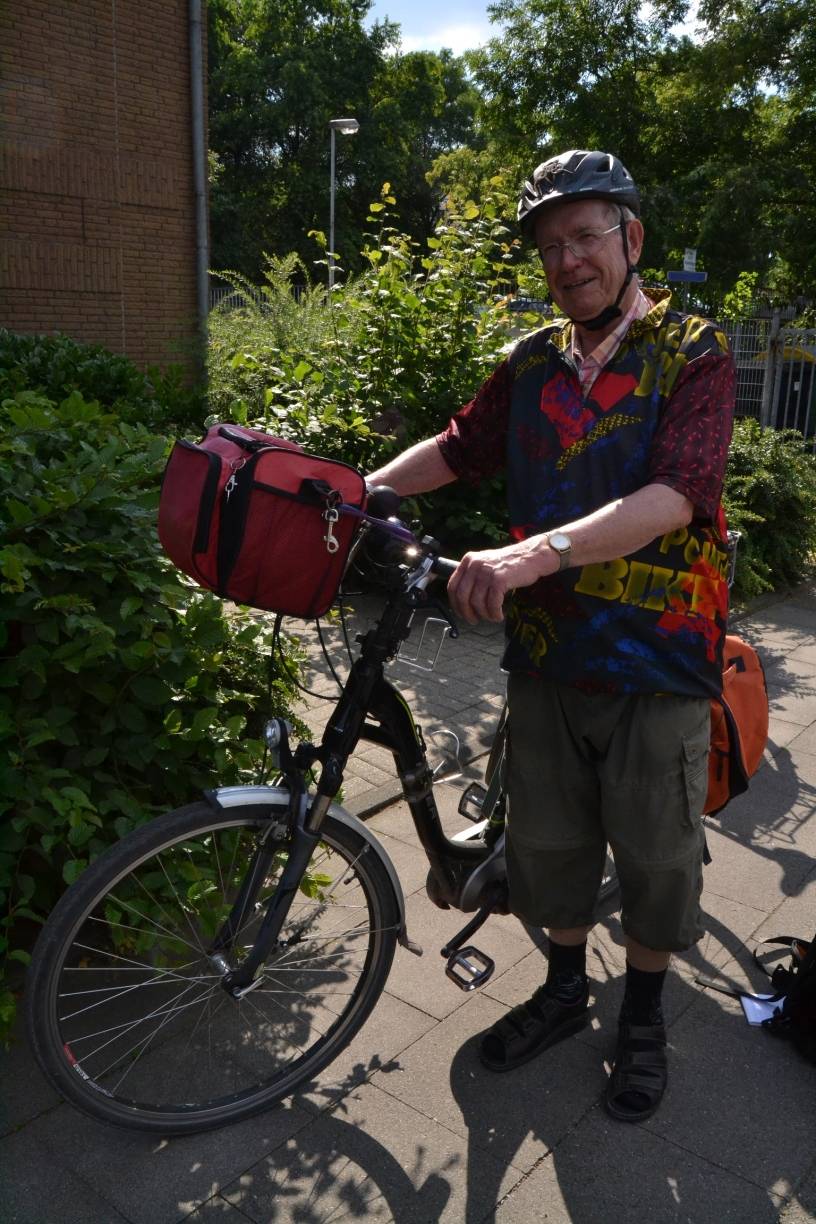 Gerd Kirbach (83) ist passionierter Radfahrer, der pro Jahr 10.000 Kilometer mit seinem "Drahtesel" abspult.