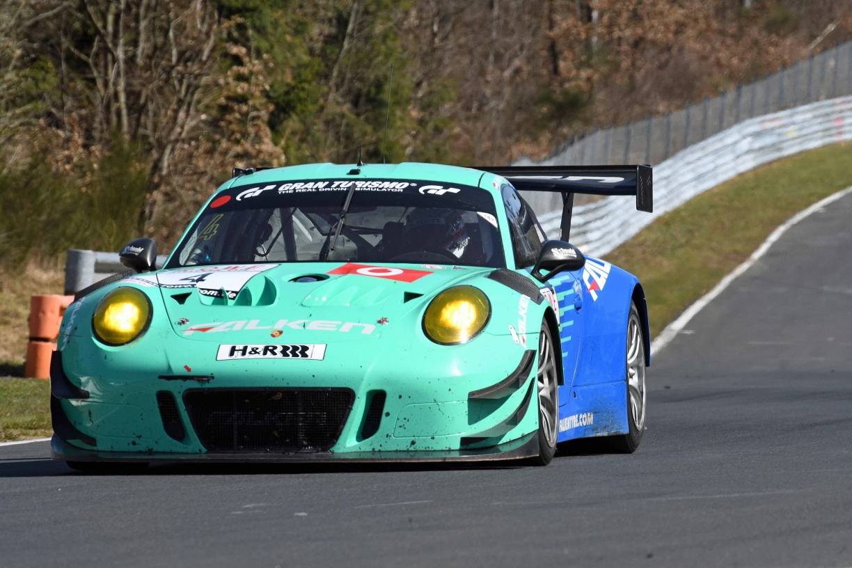Die Dritten auf dem Podium: Falken Motorsport.