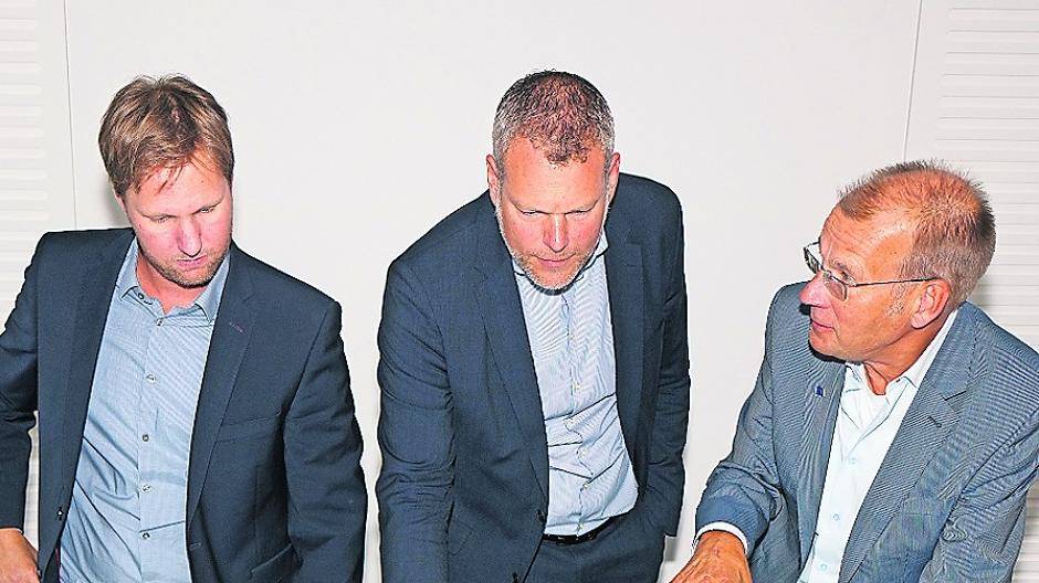 Wollen auch abgelegene Gebiete an die Datenautobahn anschließen: Landrat Dr. Andreas Coenen (Mitte), Breitbandkoordinator Sebastian Cüsters (links) und der Geschäftsführer der Beratungsfirma Eifel-Net, Michael Bergeritz.