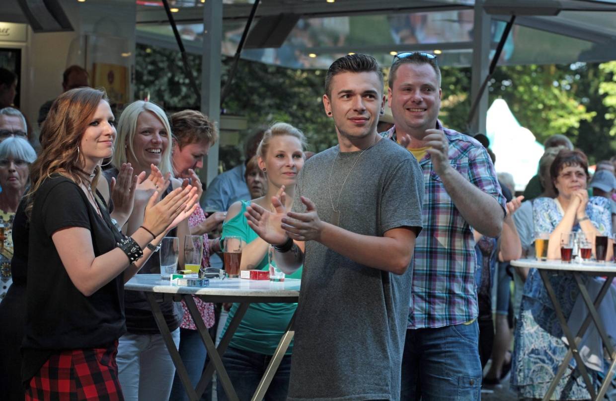 Ob jung oder alt - ausgelassene Stimmung beim SPD-Parkfest in Rheinhausen.