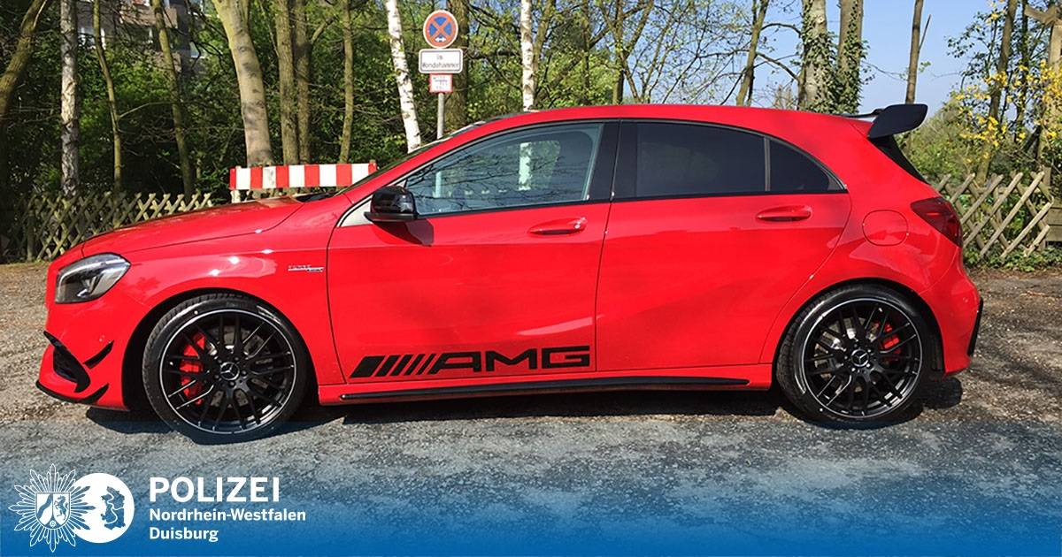 Dieser auffällige Mercedes wurde am Donnerstag an der Moerser Straße in Rheinhausen gestohlen.