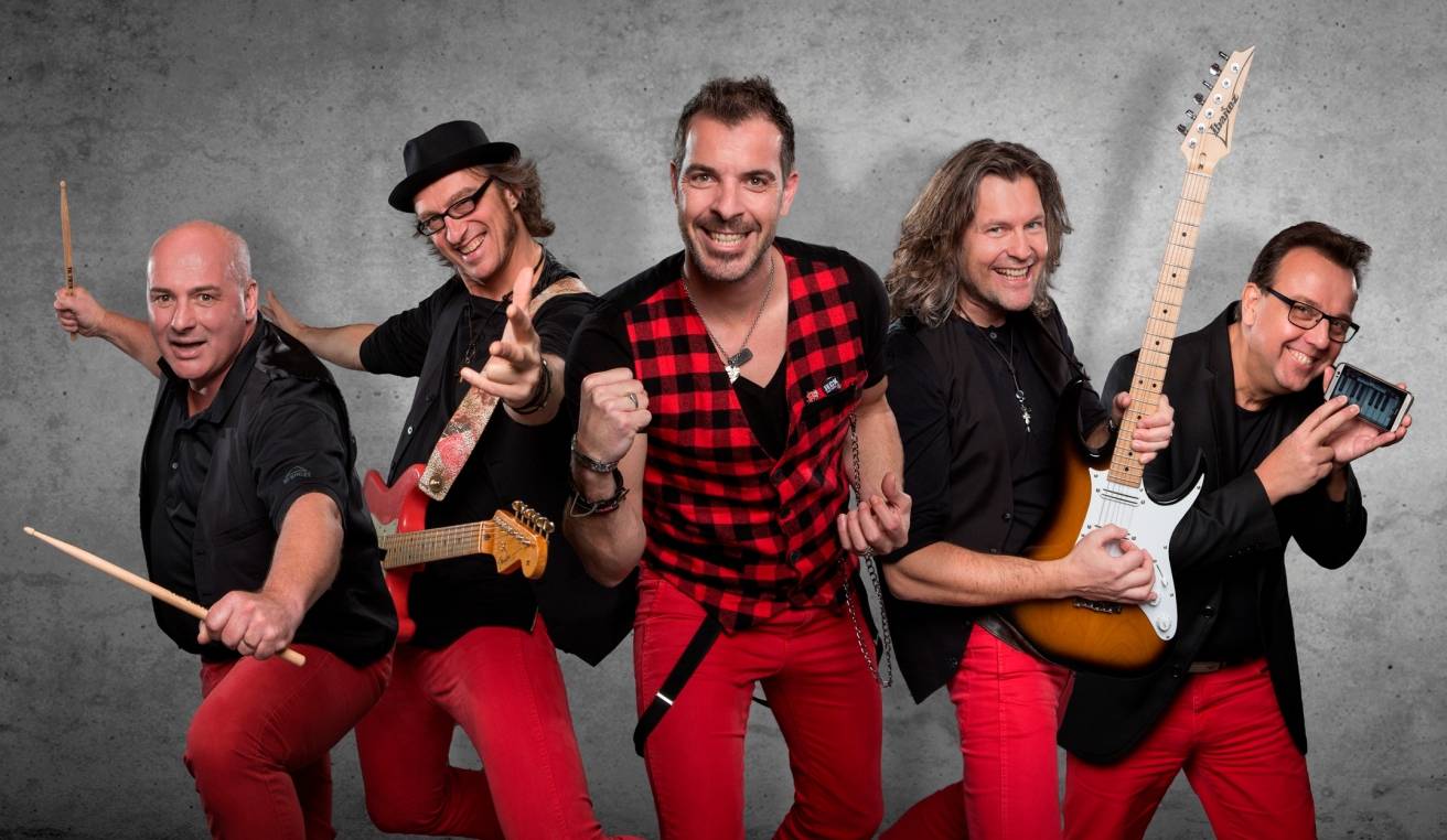 Krähen holen die Räuber in den Stadtwald