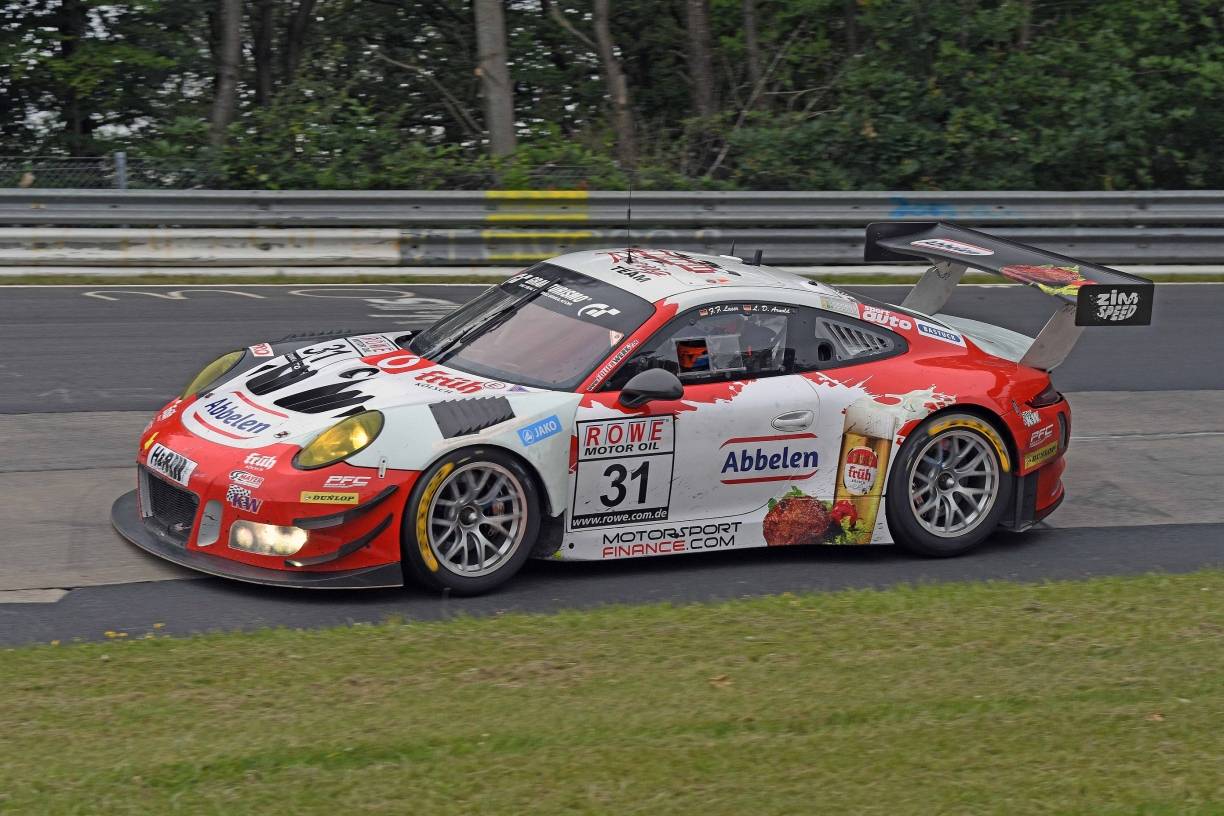  Die "Rennfrikadelle" im "kleinen Karussell" auf der Nordschleife des Nürburgrings. 