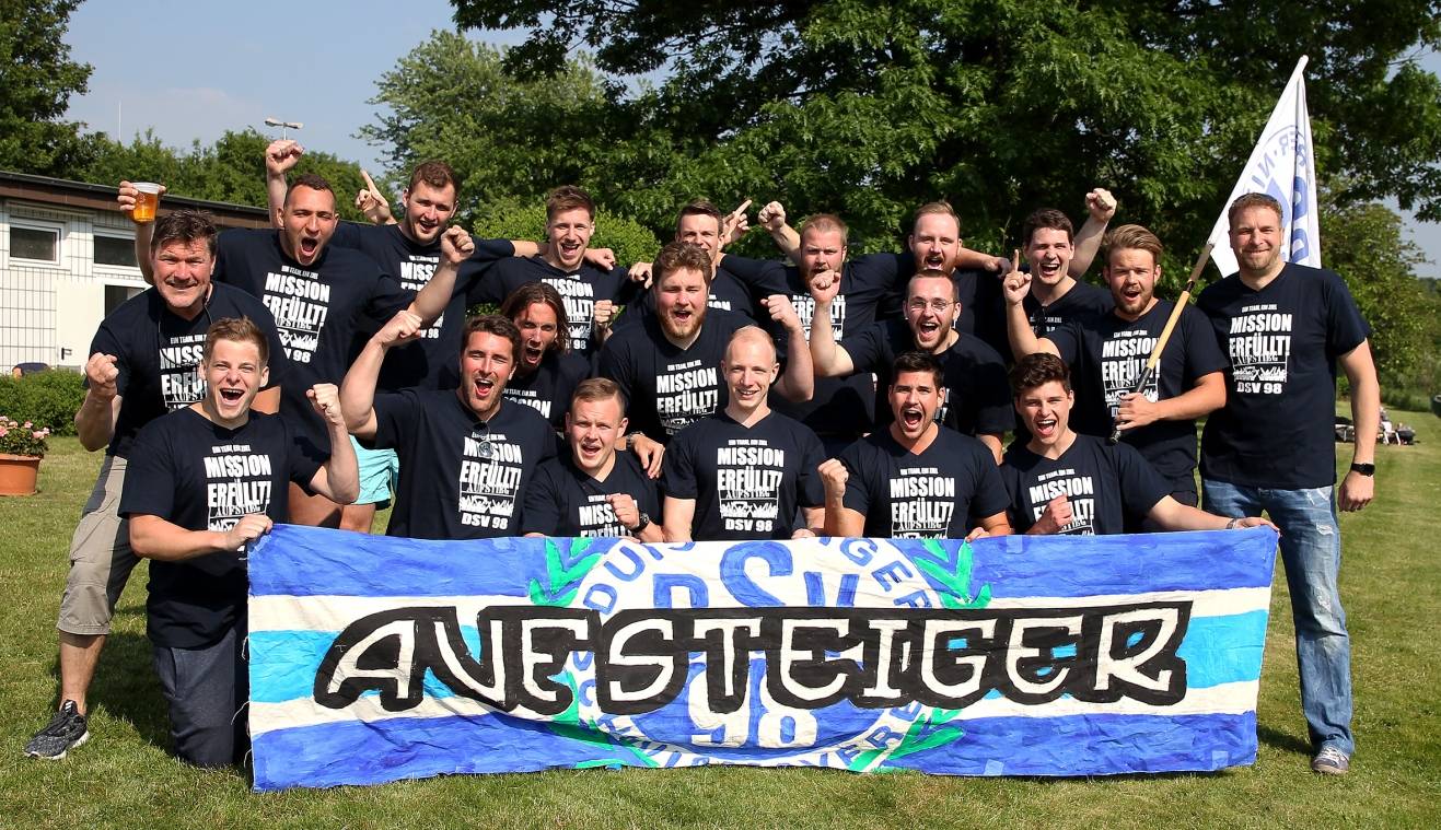  Das ist sie, die versammelte Aufsteiger-Truppe.  