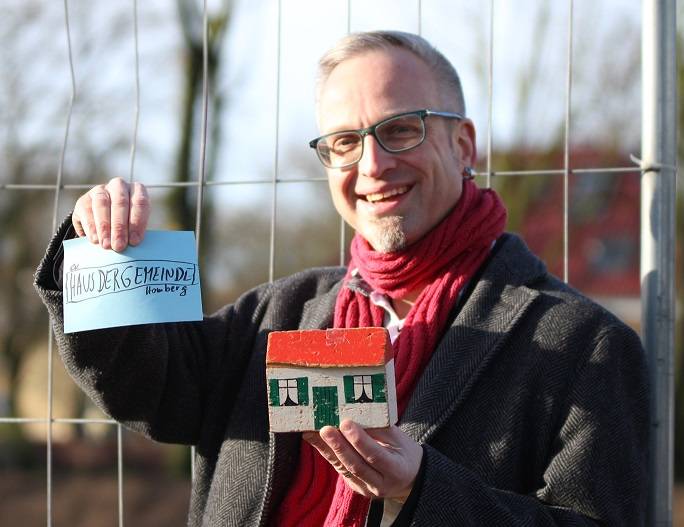 Pfarrer Matthias Immer lädt zur Bibellesung ins Homberger "Haus der Gemeinde".