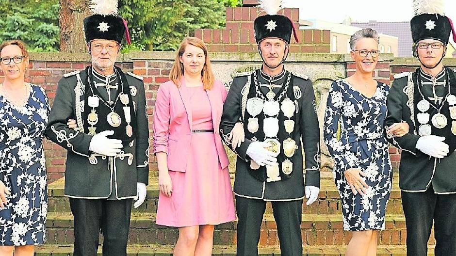 Das aktuelle Königshaus: Stefan Lilienweiß mit Christina Nießen, Minister Thomas und Petra Tennie, Sascha und Britta Howe.
