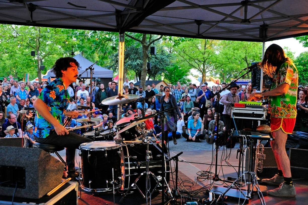 ZA! auf der Dorfbühne.