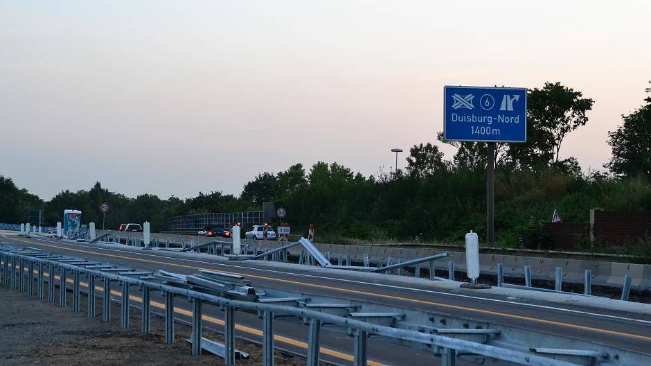 In Fahrtrichtung Dinslaken ist die A59 zwischen dem Duisburger Kreuz und Meiderich derzeit gesperrt.