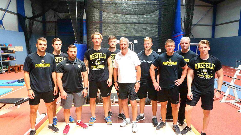 In der Sporthalle schwitzten die Eishockeycracks