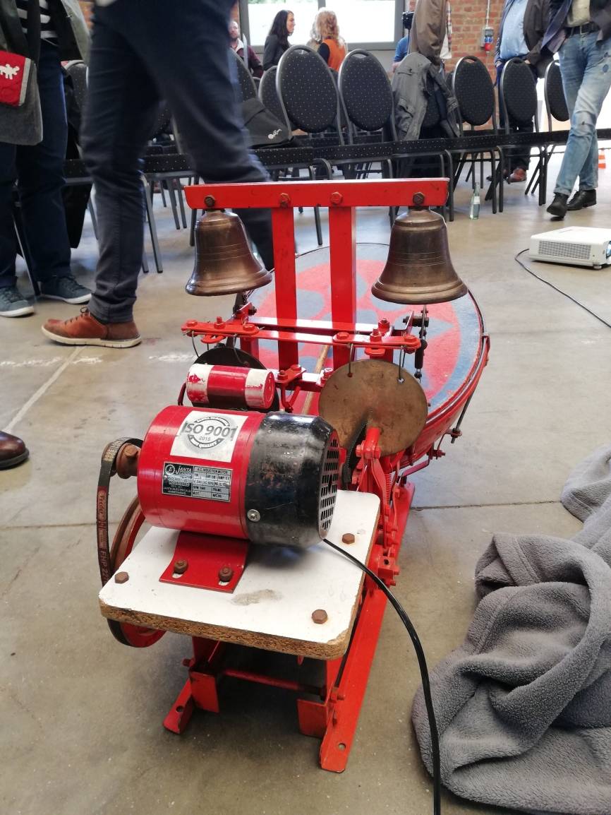  Aus Indien hat Tim Isfort diese "Hindu Temple Music Machine" mitgebracht.  