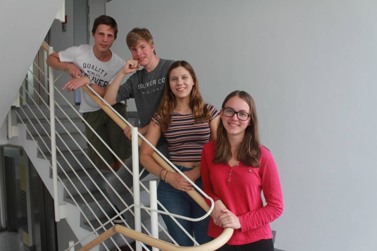 Leistungsstark: (v.r.) Marie ist 16 Jahre alt und studiert neben der Schule bereits Mathematik, Svea besucht die 10. Klasse und hat sich für Jura eingeschrieben, Thilo (17) war schon vor seinem abgelegten Abitur Informatik-Student, Nils (19) studiert Physik und nahm noch als Schüler ein Mathematik-Studium auf.