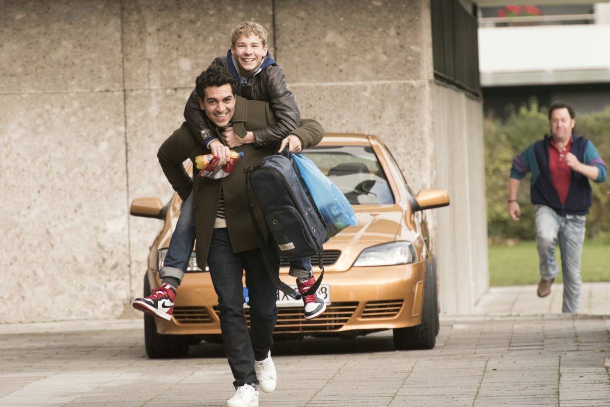  Elias M'barek und Philip Noah Schwarz in „Dieses bescheuerte Herz“. Warum nehmen sie nicht den Manta? 