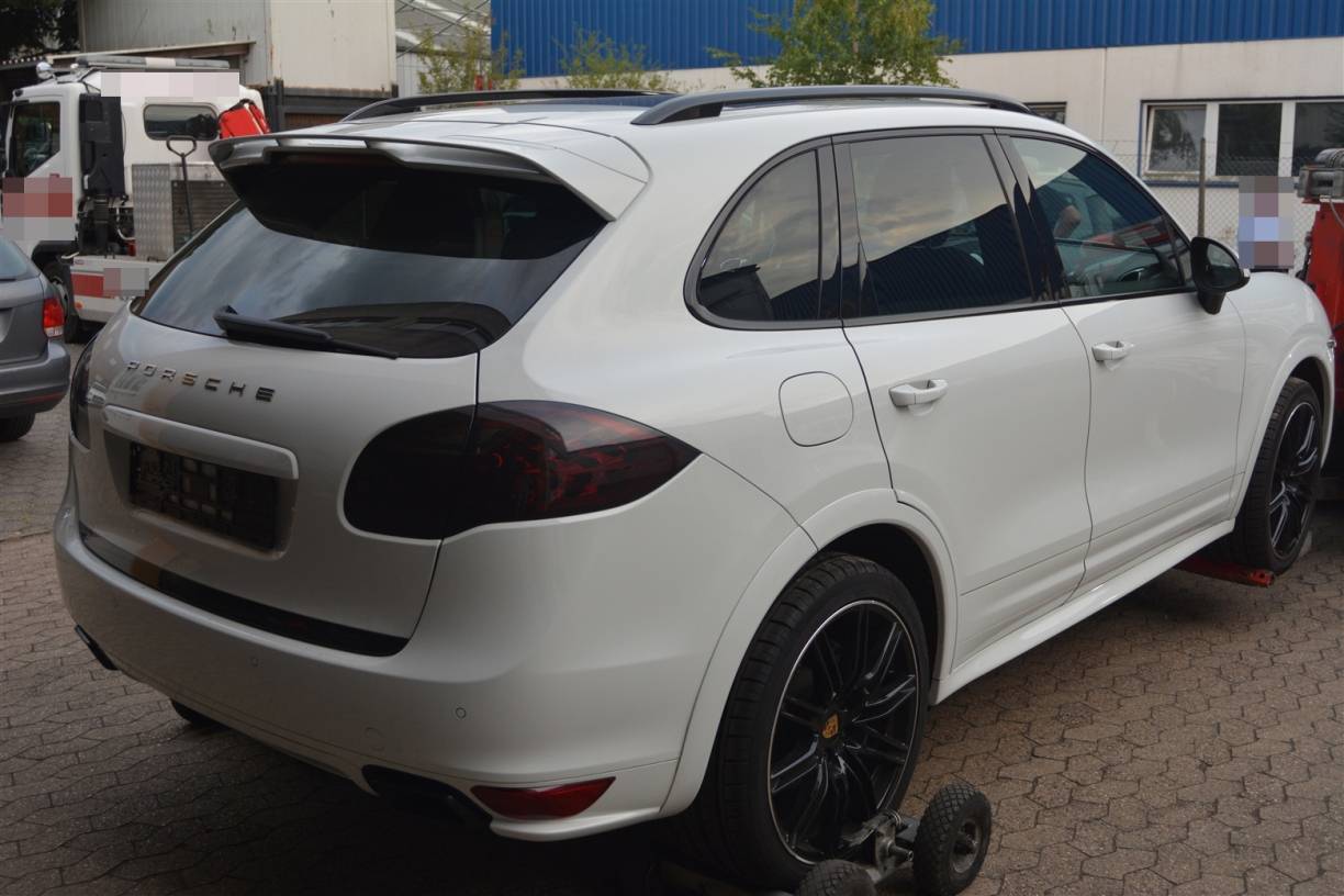 Verdacht auf Diebstahl:  14 Nobelautos sichergestellt