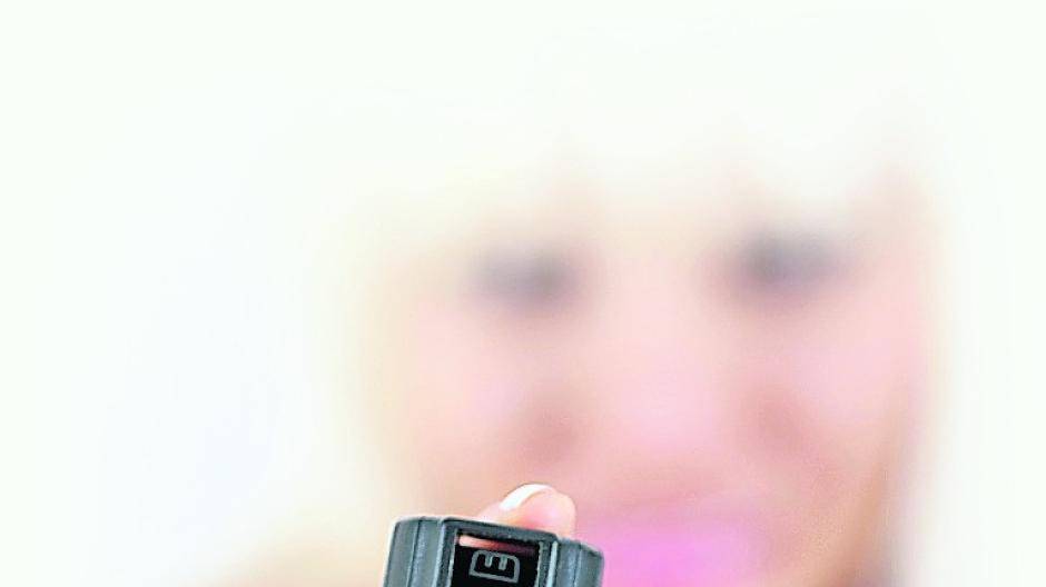 Welche ist denn nun echt? Das Foto stammt von einem SEK-Einsatz 2014 in Schwalmtal. Damals war ein Mann mit zwei dieser Waffen aufgegriffen worden.