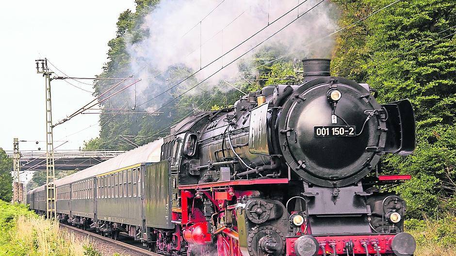 Mit der Schnellzugdampflok 01 150 unterwegs.