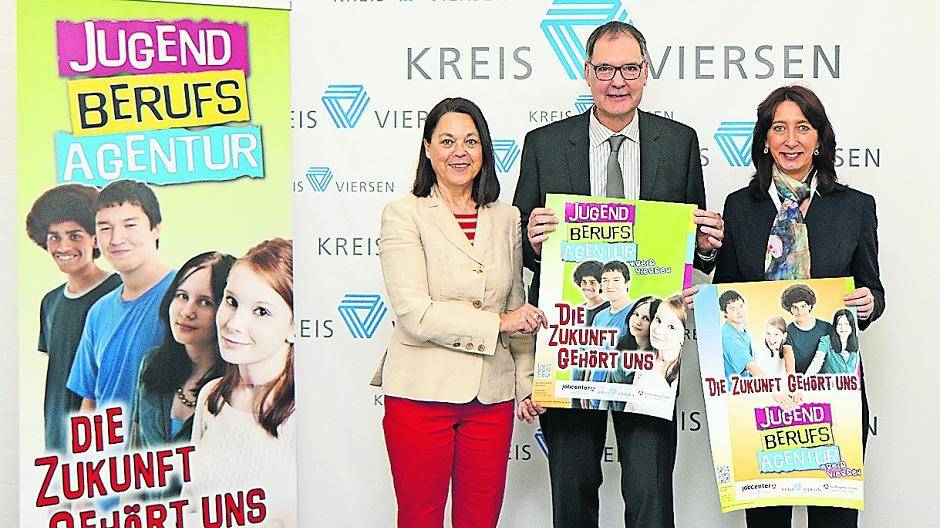 Wollen den Jugendlichen im Bereich der Jugendberufsagentur Hilfe wie aus einer Hand bieten (v.l.) Katarina Esser (Dezernentin für Soziales, Gesundheit und Arbeit), Franz-Josef Schmitz (Geschäftsführer des Jobcenters Kreis Viersen) und Birgitta Kubsch-von Harten (Geschäftsführerin operativ der Agentur für Arbeit Krefeld/Kreis Viersen).