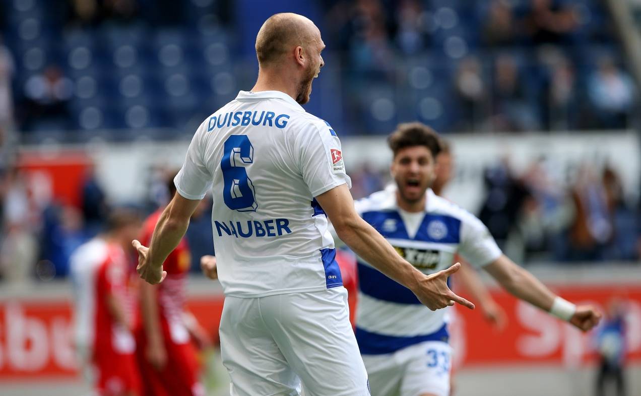  "Dosenöffner" Gerrit Nauber bejubelt seinen ersten Saisontreffer mit Moritz Stoppelkamp, der später noch das 3:1 per Tor des Monats nachlegte.  