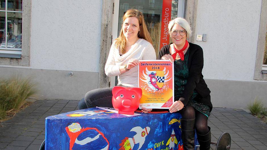  Lena Brandau (Kinder- und Jugendbüro/l.) und Monika Pogacic (Sparkasse am Niederrhein) freuen sich schon jetzt auf das rasante Event im Juni. 