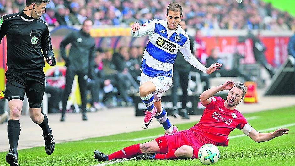 Ahmet Engin zeigte auf der rechten Außenbahn wieder eine starke Leistung.