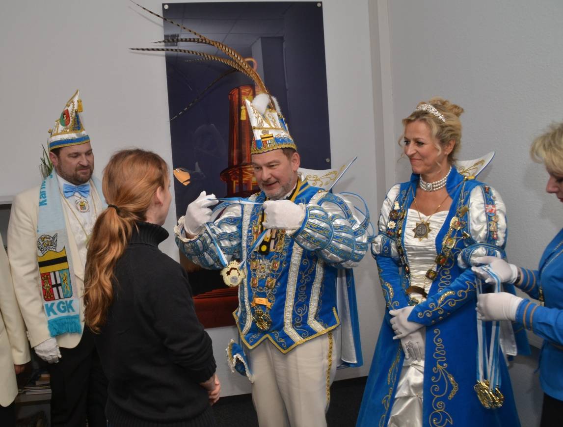  Ordensverleihung an die stellvertretende Redaktionsleiterin Claudia Basener. 