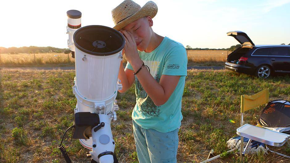 Krefelder auf der Suche nach dem "Blutmond"