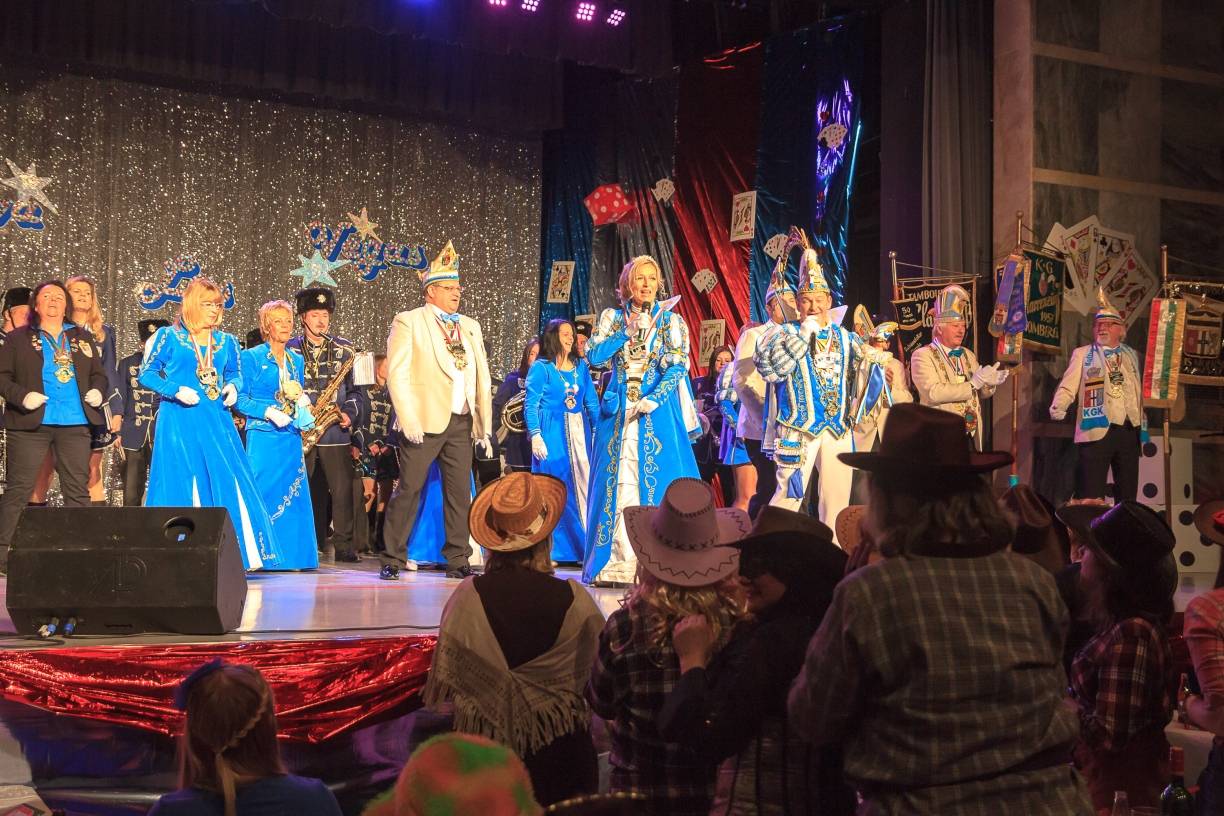 Bei der Damensitzung machte auch das Prinzenpaar vom Kulturausschuß Grafschafter Karneval seine Aufwartung.