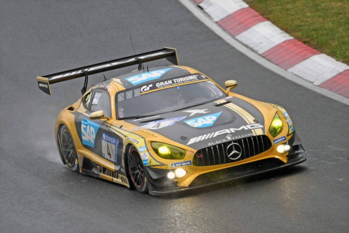  Als Zweiter kam der Black Falcon-Mercedes durchs Ziel - pilotiert von Maro Engel, Adam Christodoulou, Manuel Metzger und Dirk Müller. 