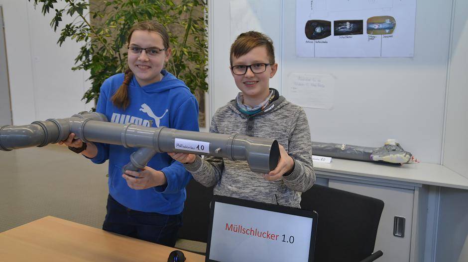 Jannik Klein und Emilia Szembeck wollen den Müll aus dem Meer...