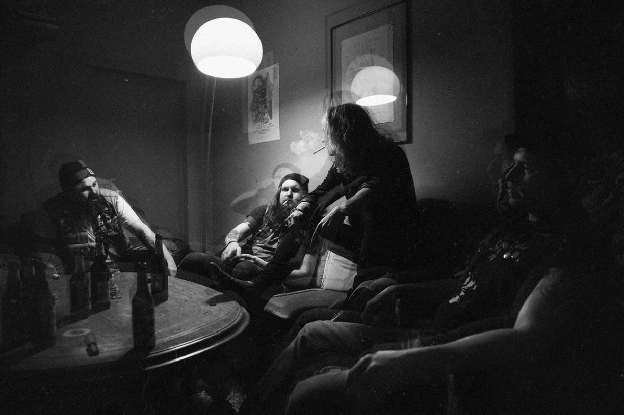  LLUNG von links.: Tim (Drums), Jenne (Bass), Sasa (Gesang / Gitarre), Tobi (Gitarre) 