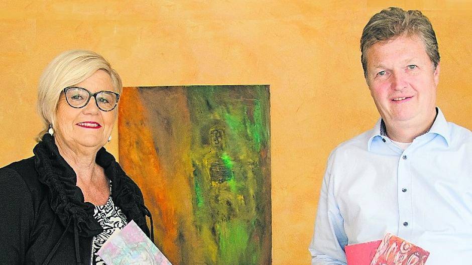 Angelika Tomberg (Künstlerin) und Jörg Mathew (Geschäftsführer „Haus Franz“).