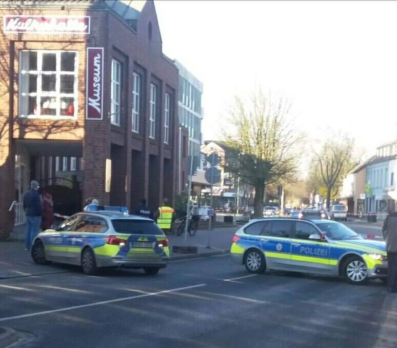 UPDATE: Keine Bombe gefunden. Zeugen gesucht.: Bombendrohung gegen Vluyner Sparkasse