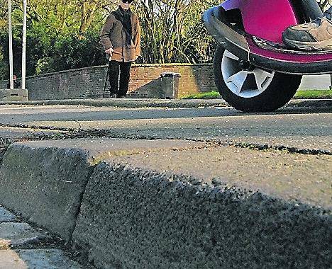  Kleine Reifen: So wird jede Bordsteinkante zu einem unüberwindlichen Hindernis.  