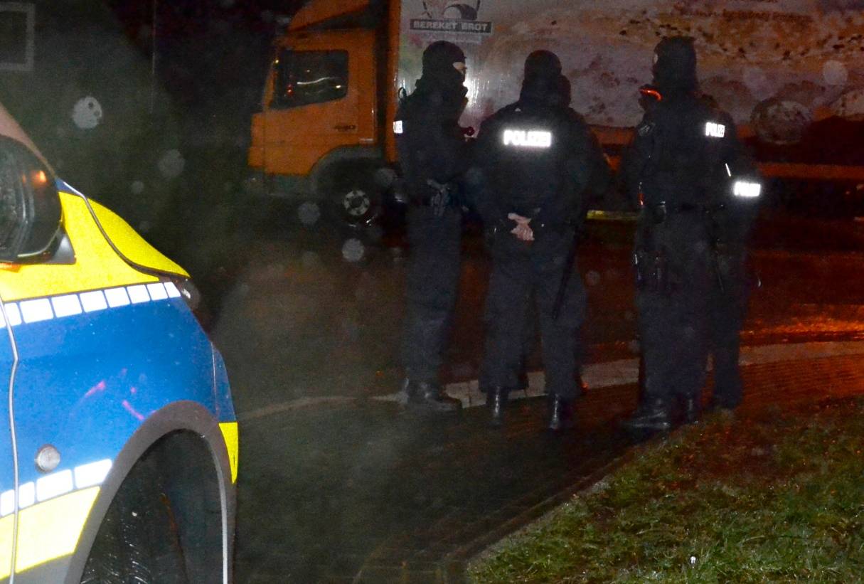 Elf Tatverdächtige festgenommen