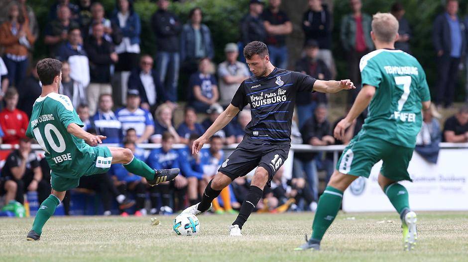 Lukas Fröde drückt auch auf St. Pauli die Brust raus für Duisburg — was aufm Kiez ja auch ’ne schöne Ansage ist ...