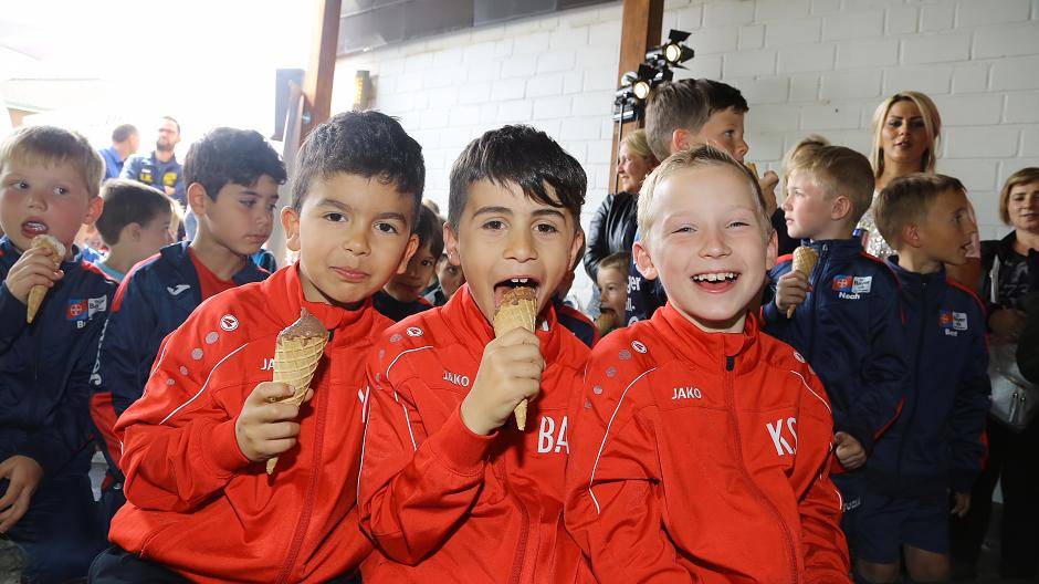 Über 150 Kinder fieberten bei der Auslosung mit