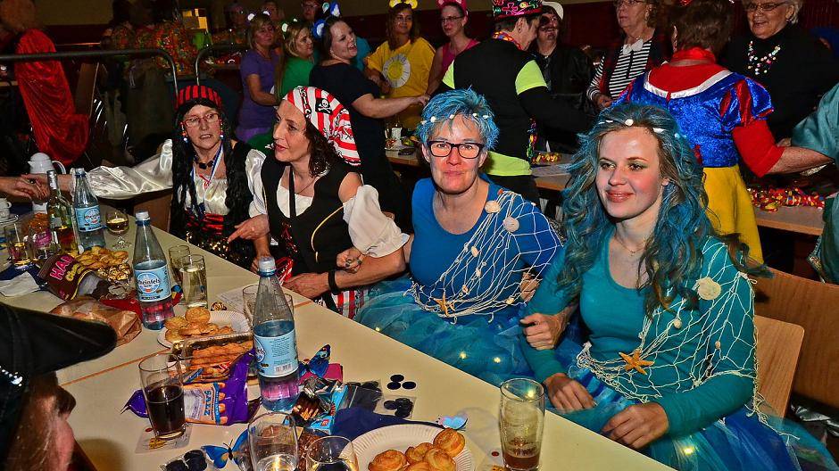 Und in den Sälen wurde gefeiert. Hier die Bilder aus Neumühl im Bürgerhaus und dem...