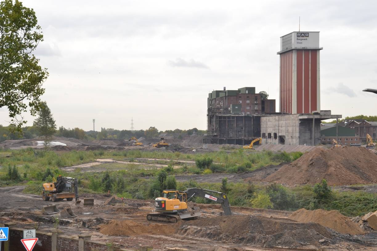  Die Bagger sind da, das Kino wird gebaut.  