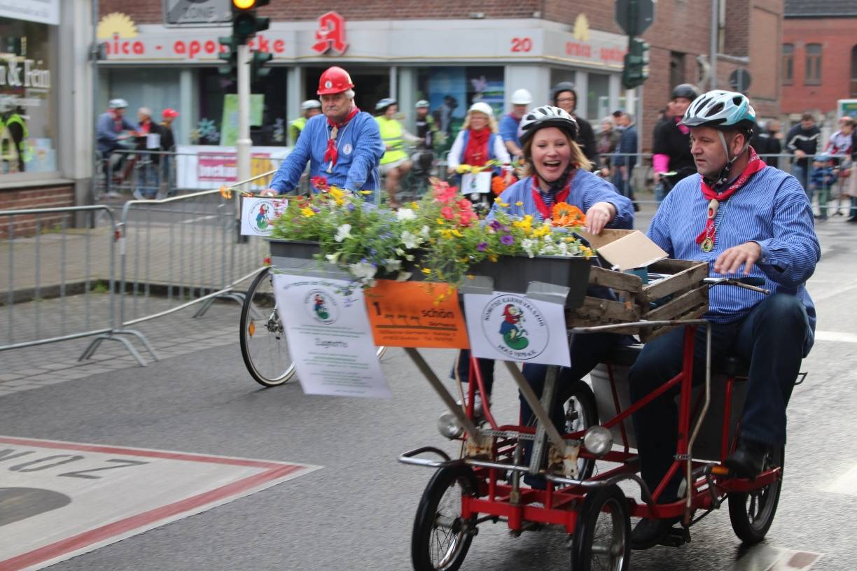 Spaßfaktor: Beim City-Radrennen kommt jeder Bürger zum Zuge, sei es als Akteur oder Zuschauer.