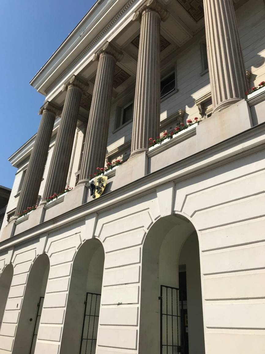 Rathaus-Spiele zum Schmunzeln