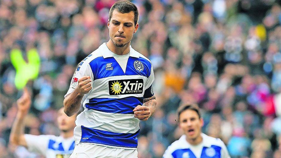  Mann des Spiels: Kevin Wolze schoss zwei Tore und führte die Aufholjagd seiner Zebras zum 3:3 an. 