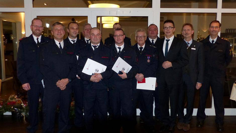Ehrungen verdienter Feuerwehrmänner