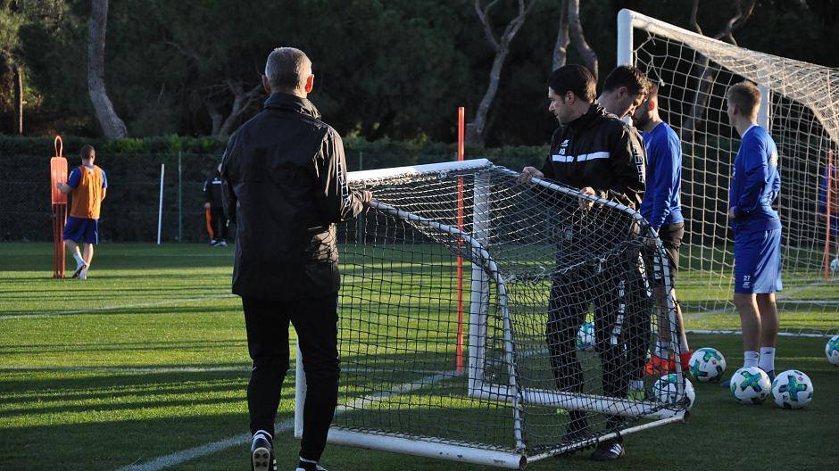 Uwe Schubert und Ilia Gruev packen...