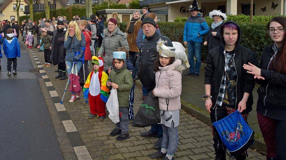 Auch in Neumühl waren Narren und Möhnen aktiv