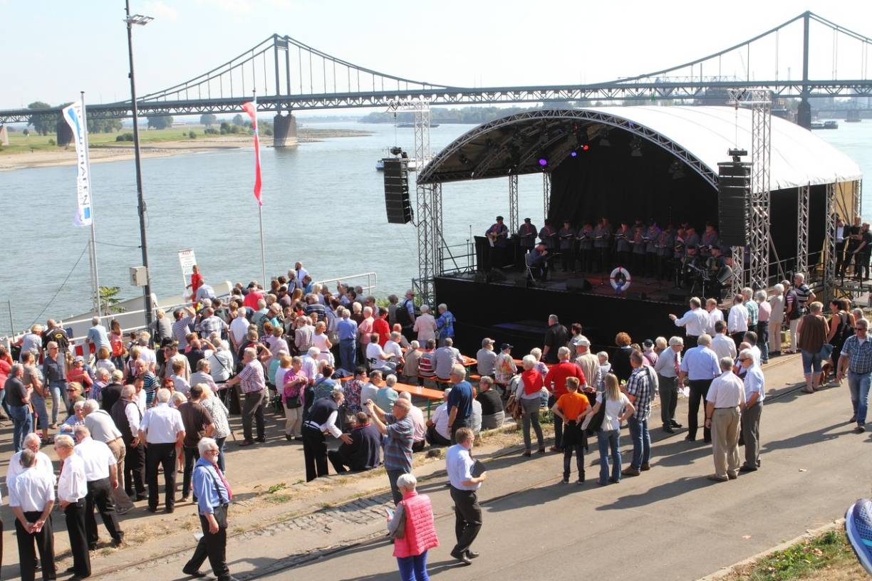 Ach, übrigens...: Der Rhein gehört zu ganz Krefeld!
