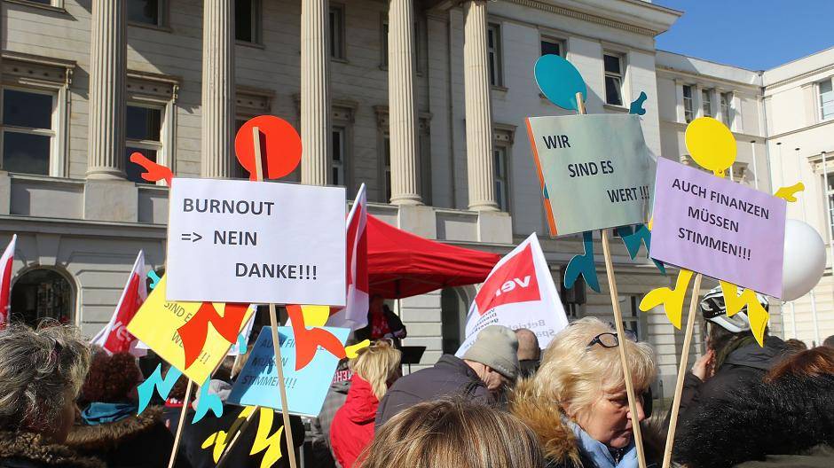 Warnstreiks und Demo in Krefeld