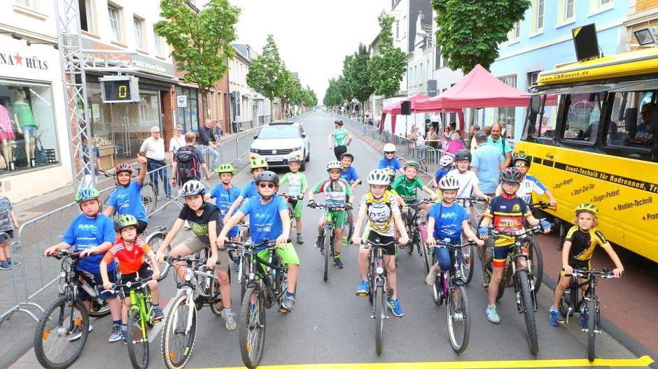 Gestutzte Kirmes, fetziges Radrennen