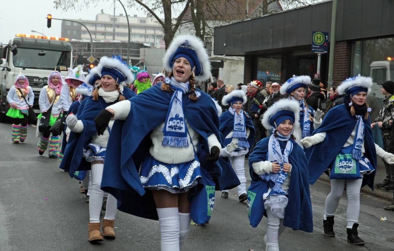 Nelkensamstagszug in...